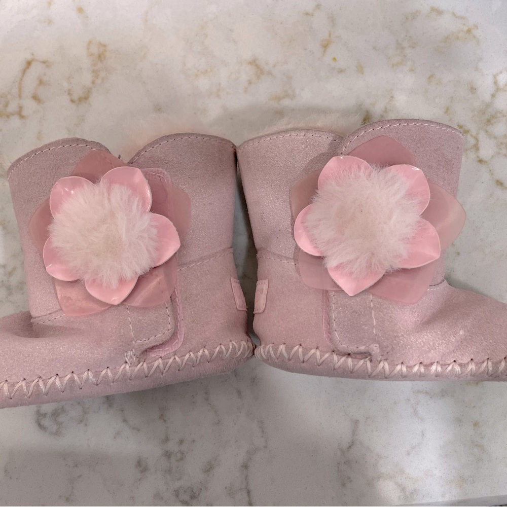 Size 2/3 Baby UGGS